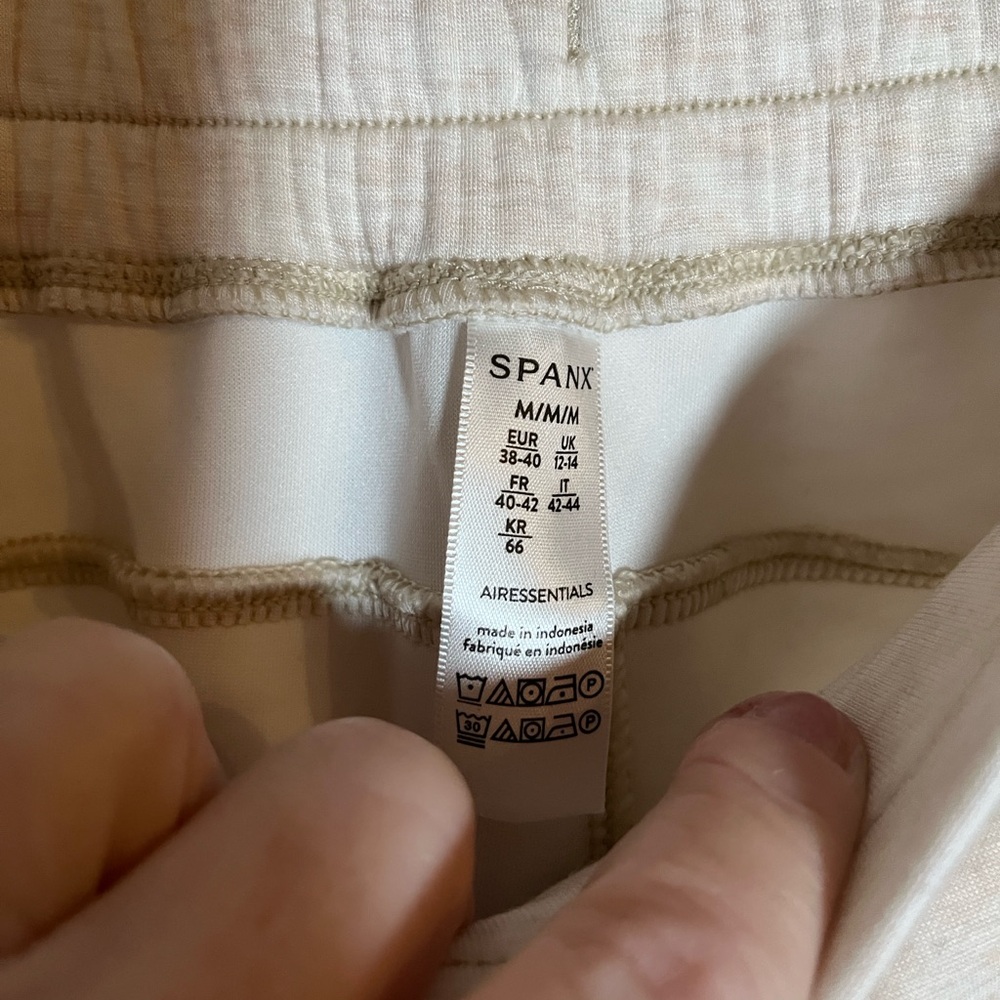SPANX M AirEssentials Cream Tapered Cuffed Jogger Pant.Spanx lux line.Worn once! - Picture 2 of 4